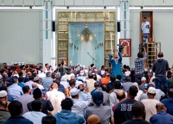 Anwar Ibrahim menyampaikan khutbah Jumaat di Pusat Kebudayaan Islam New York, Amerika Syarikat pada 22 September 2023. – PEJABAT PERDANA MENTERI