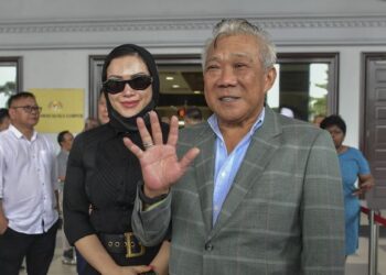 Mahkamah terkhilaf memerintahkan Bung Moktar Radin dan  Zizie Izette A. Samad