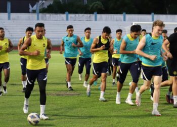 PEMAIN muda negara menjalani latihan akhir di Chonburi, Thailand kelmarin menjelang pertemuan menentang Bangladesh dalam perlawanan pembukaan kelayakan Piala Asia Bawah 23 tahun hari ini. – IHSAN FAM