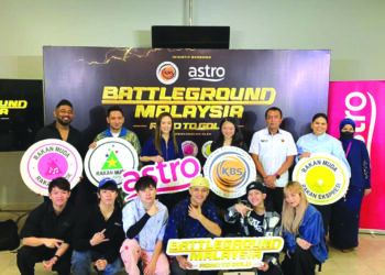 HANNAH Yeoh (belakang, tengah) dalam majlis pelancaran Malaysia Biggest Street Dance Competition Battleground Malaysia-Road to Gold di Kuala Lumpur semalam.