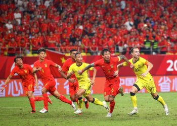 MALAYSIA menunjukkan permainan positif ketika mengikat China 1-1 dalam aksi persahabatan antarabangsa Tier 1 di Chengdu, China, Sabtu lalu. - IHSAN FAM