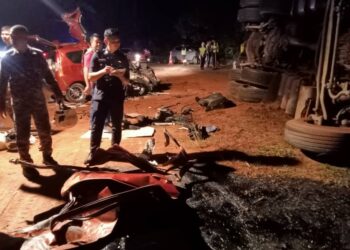 LORI pasir hilang kawalan dan memasuki laluan bertentangan dipercayai menjadi punca kemalangan membabitkan lima kenderaan yang mengorbankan enam sekeluarga di Kilometer 5, Jalan Segamat-Kuantan.