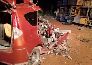 LIMA maut dan tiga cedera dalam kemalangan membabitkan lima kenderaan di Kilometer 5, Jalan Segamat- Kuantan.