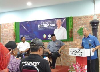 MUHYIDDIN YASSIN berucap pada Sesi Dialog Bersama Pertubuhan Bukan Kerajaan di Kempas, Johor Bahru.