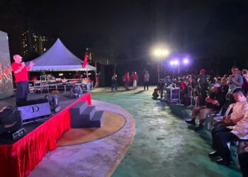 LIM KIT SIANG  berucap pada Ceramah Perpaduan Pulai di Bukit Indah, Johor Bahru.