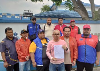 GABUNGAN Pemuda PH dan BN Johor membuat laporan di Balai Polis Tampoi, Johor Bahru terhadap Muhyiddin ekoran kenyataan haram undi Suhaizan Kayat dalam PRK Parlimen Pulai.