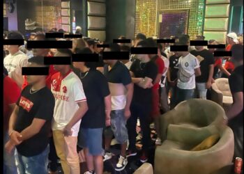 POLIS menahan 58 pengunjung pusat hiburan yang positif dadah dalam dua serbuan di bandar raya Johor Bahru.