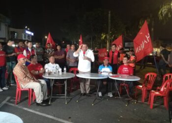 SAIFUDDIN NASUTION ISMAIL berucap pada Ceramah Kelompok PH di Taman Anggerik, Kempas, Johor Bahru.