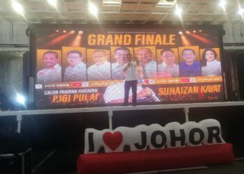 NGA KOR MING berucap pada Ceramah Perpaduan Pulai Grand Finale di tempat letak kenderaan di Pasar Awam Perling, Johor Bahru.