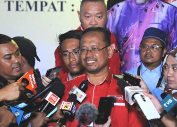 SUHAIZAN KAYAT ditemui media selepas diumumkan memenangi PRK Parlimen Pulai di Pusat Penjumlahan Undi di Dewan Jubli Intan Sultan Ibrahim, Johor Bahru.