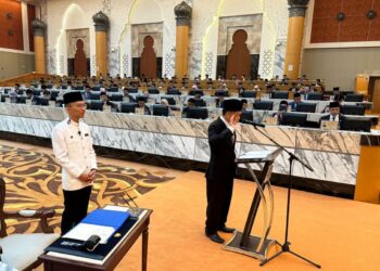 NAZRI ABDUL RAHMAN mengangkat sumpah sebagai ADUN Simpang Jeram pada Persidangan DUN Johor di Kota Iskandar, Iskandar Puteri.