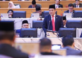 ZAHARI SARIP menjawab soalan pada Sidang DUN Johor Ke-15 di Kota Iskandar, Iskandar Puteri.