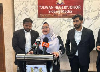 AMIRA AISYA ABD. AZIZ menegaskan bahawa beliau tidak akan mengosongkan kerusi DUN Puteri Wangsa yang dimenanginya pada PRN Johor, Mac tahun lalu.