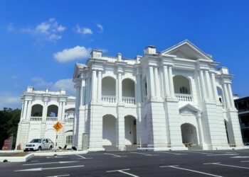 BANGUNAN bekas Pejabat Setiausaha Kerajaan Negeri Sembilan di Seremban telah siap dinaik taraf dan dipulihkan serta dijadikan sebagai pejabat Lembaga Pelancongan Negeri Sembilan dan pejabat Setiausaha Dewan Keadilan dan Undang Negeri Sembilan.-UTUSAN/MOHD. SHAHJEHAN MAAMIN.