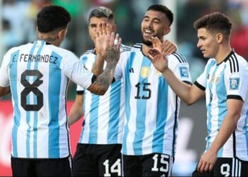 TANPA Lionel Messi, Argentina tetap mampu menumpaskan Bolivia 3-0 dalam aksi kelayakan Piala Dunia 2026 di Hernando Siles, La Paz. - AFP
