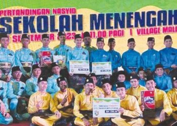 PEMENANG bergambar kenangan setelah menerima hadiah Pertandingan Nasyid Sekolah Menengah Negeri Kedah sempena Pesta Buku Kedah 2023 di Village Mall Sungai Petani, Kedah baru-baru ini. – UTUSAN/ABD RAZAK OSMAN