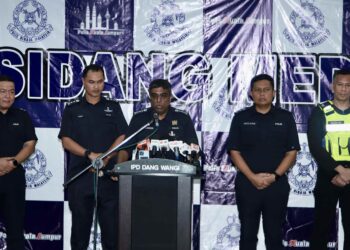 ALLAUDEEN ABDUL MAJID (tengah)  dalam sidang akhbar di IPD Dang Wangi petang tadi.