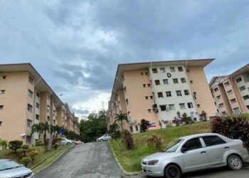 KIRA-kira 1,000 penduduk PPR Taman Sri Segindai, Kinarut, Papar terjejas akibat gangguan bekalan air.