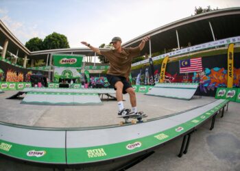 AKSI peserta pada kejuaraan Surf Skate anjuran MILO di Taman Cabaran, Putrajaya baru-baru ini.