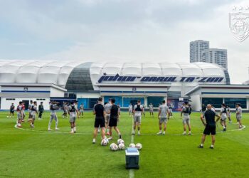PEMAIN JDT melakukan persiapan terakhir semalam menjelang suku akhir Piala Malaysia menentang Negeri Sembilan di Paroi malam ini. - IHSAN JOHOR SOUTHERN TIGERS