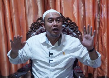 ISMAHALIL Hamzah ketika ditemubual Mingguan Malaysia di kediamannya di Jalan Semarak di sini hari ini. -UTUSAN/FAUZI BAHARUDIN