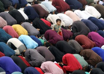 ISU yang sering menjadi polemik di masjid dan surau  adalah membawa anak kecil untuk solat berjemaah.
