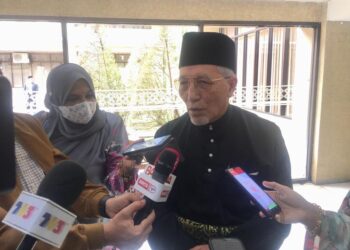 MOHAMAD Shukri Mohamad semasa sidang media selepas menghadiri Persidangan Dewan Undangan Negeri (DUN) Kelantan di Kompleks Kota Darulnaim, Kota Bharu, Kelantan-UTUSAN/ROSMIZAN RESDI