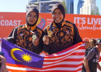 KEJAYAAN Aleena Nawawi(kiri) dan Nur Ain Nabilah meraih pingat emas beregu dunia membolehkan mereka kembali ke program Podium.