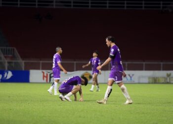 KELANTAN FC kekal sebagai pasukan 'belasahan' dalam saingan Liga Malaysia (Liga M) musim ini selepas dimalukan 0-7 oleh Kelantan United pada aksi suku akhir pertama Piala Cabaran 2023 di Stadium Sultan Muhammad IV, Kota Bharu, Kelantan-UTUSAN/KAMARUL BISMI KAMARUZAMAN.