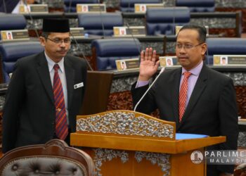 SUHAIZAN Kayat mengangkat sumpah sebagai Ahli Parlimen Pulai di Dewan Rakyat hari ini.