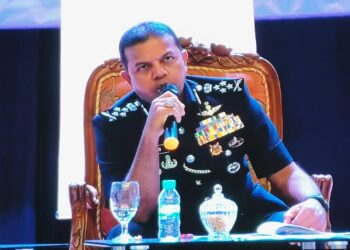 AYOB KHAN Mydin Pitchay menjadi ahli panel forum Seminar STEM Bagi Memperkasa Masyarakat Madani di Kampus Induk UTeM di Durian Tunggal, Alor Gajah, Melaka. - UTUSAN/MUHAMMAD SHAHIZAM TAZALI