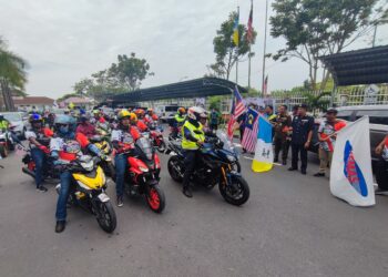 SERAMAI 45 peserta Kemas Pulau Pinang yang menyertai program jelajah berkonvoi merentasi lima buah negeri bagi menyemarakkan semangat patriotik dilepaskan di Wisma Persekutuan, Kepala Batas, Pulau Pinang hari ini. - Pic: IQBAL HAMDAN