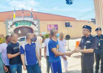 BEKAS banduan yang diterima bekerja dengan syarikat Alpha Sphinx Malaysia Sdn. Bhd. di George Town, Pulau Pinang, baru-baru ini.