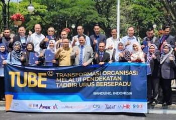 PARA peserta yang mengikuti program latihan Transformasi Organisasi melalui Tadbir Urus Bersepadu (TUBE) yang dianjurkan Pusat Inovasi dan Produktiviti Pentadbiran Awam (PIPPA), Universiti Sains Malaysia (USM), baru-baru ini.