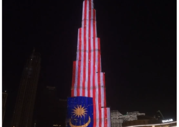 BANGUNAN Burj Khalifa diterangi dengan Jalur Gemilang. - BURJ KHALIFA BY EMAAR