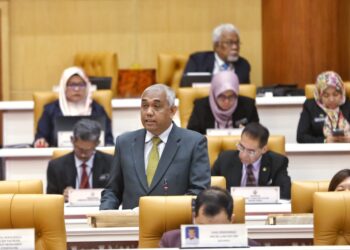 KHAIRUDIN Abu Hanipah pada sidang Dewan Undangan Negeri (DUN) Perak di Ipoh hari ini. - UTUSAN/MUHAMAD NAZREEN SYAH