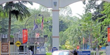 KESATUAN Mahasiswa Universiti Malaya menggesa pentadbiran universiti itu memansuhkan polisi baki sifar yang baharu dilaksanakan kerana ia membebankan pelajar.