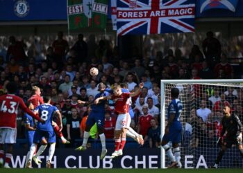 CHELSEA (biru) mengalami kekalahan mengejut 0-1 kepada Nottingham Forest dalam aksi Liga Perdana Inggeris di Stamford Bridge, London.