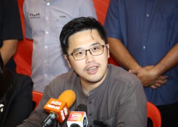 HOWARD Lee Chuan How dalam sidang akhbar mengenai dakwaan beliau membuat tafsiran sendiri potongan ayat al-Quran di Ipoh hari ini. - UTUSAN/MUHAMAD NAZREEN SYAH MUSTHAFA