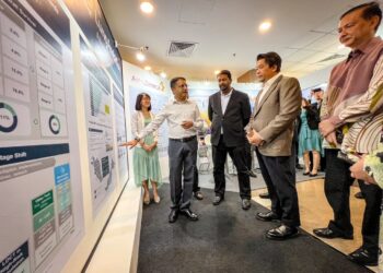 LUKANISMAN Awang Sauni merasmikan Sambutan Ulang Tahun Ke-10 Institut Kanser Negara (IKN) di Putrajaya. - UTUSAN/KAMARIAH KHALIDI