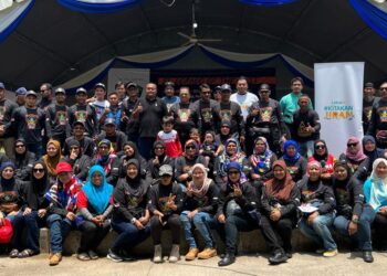 SERAMAI 40 ahli Daz Bikers menyertai program amal antara kelab motosikal berkuasa tinggi itu dengan pasaraya Lotus's di Sungai Lembing di Kuantan, Pahang.