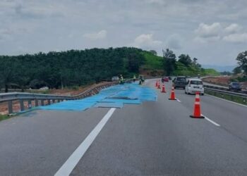 LALUAN di kilometer 118.3 hingga 117.9 menghala ke Bentong di Lebuhraya Pantai Timur Fasa 1 (LPT1) yang mendap ditutup dengan kanvas berdekatan Lanchang di Temerloh, Pahang.