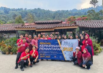 TIMBUL persoalan sama ada mahasiswa yang terlalu aktif berpersatuan dan menjalani aktiviti luar mempunyai kelebihan untuk memenangi hati bakal majikan tanpa keputusan peperiksaan cemerlang nanti. – FACEBOOK USIM