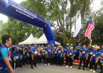 TENGKU HASSANAL Ibrahim Alam Shah Al-Sultan Abdullah Ri'ayatuddin Al-Mustafa Billah Shah (tengah) menyertai program UMPSA Pekan Bridge Run 2023 di Pekan, Pahang. - FOTO/SHAIKH AHMAD RAZIF