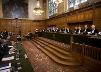 ADA pihak mendesak kerajaan membantah sekeras-kerasnya tindakan Beijing termasuk mencadangkan isu ini dibawa ke Mahkamah Keadilan Antarabangsa (ICJ) seperti kes Batu Puteh dengan Singapura. - AFP