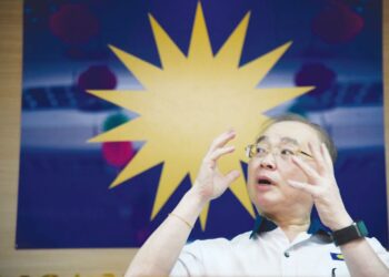 KEPEMIMPINAN MCA perlu menunjukkan keikhlasan sebagai wakil rakyat dan sedia berkhidmat untuk semua kaum secara amanah dan saksama. - UTUSAN/IZLIZAN OTHMAN