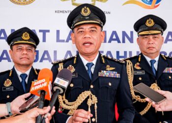 ROSPIAGOS Taha pada Majlis Perbarisan Tamat Latihan Kursus Asas Pegawai JPJ 2023 di Akademi Pengangkutan Jalan, Melaka. - UTUSAN/SYAFEEQ AHMAD