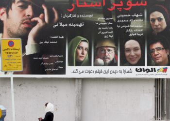 IRAN sangat tegas dalam menangani penyusupan nilai-nilai yang bercanggah dengan agama dan norma budaya yang disebarkan menerusi filem. – GAMBAR HIASAN/AFP