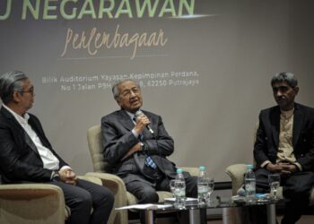 DR. Mahathir Mohamad ketika berucap pada siri ketiga Minggu Negarawan (Perlembagaan) di Yayasan Kepimpinan Perdana, Putrajaya. - UTUSAN/FAIZ ALIF ZUBIR