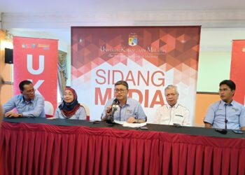 MOHD. Ekhwan Toriman dalam sidang akhbar selepas meninjau sesi pendaftaran pelajar baharu UKM di Bangi, Selangor, hari ini. - UTUSAN/AMREE AHMAD